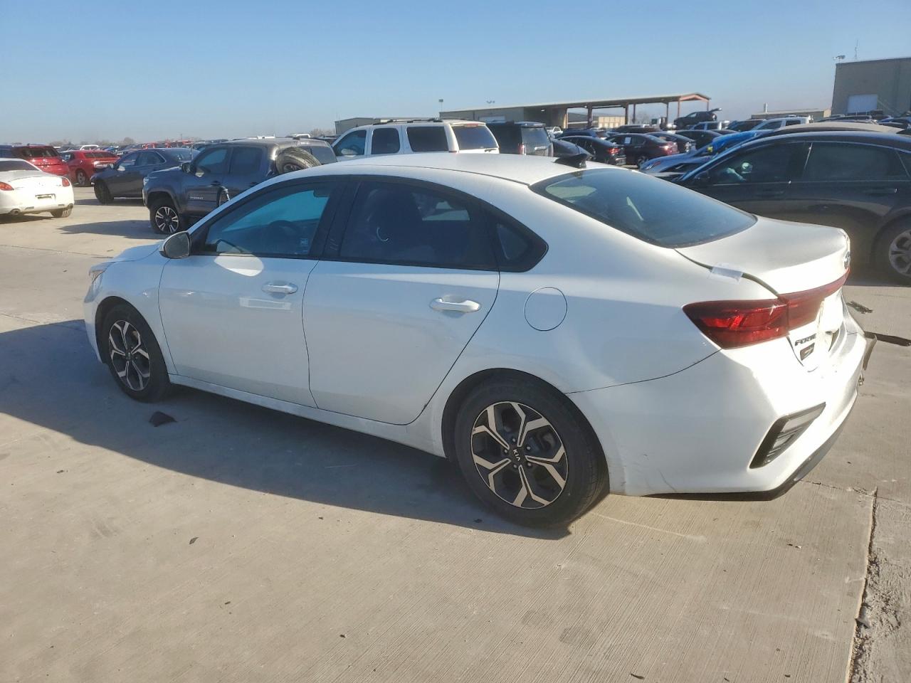 2021 KIA FORTE FE photo 2