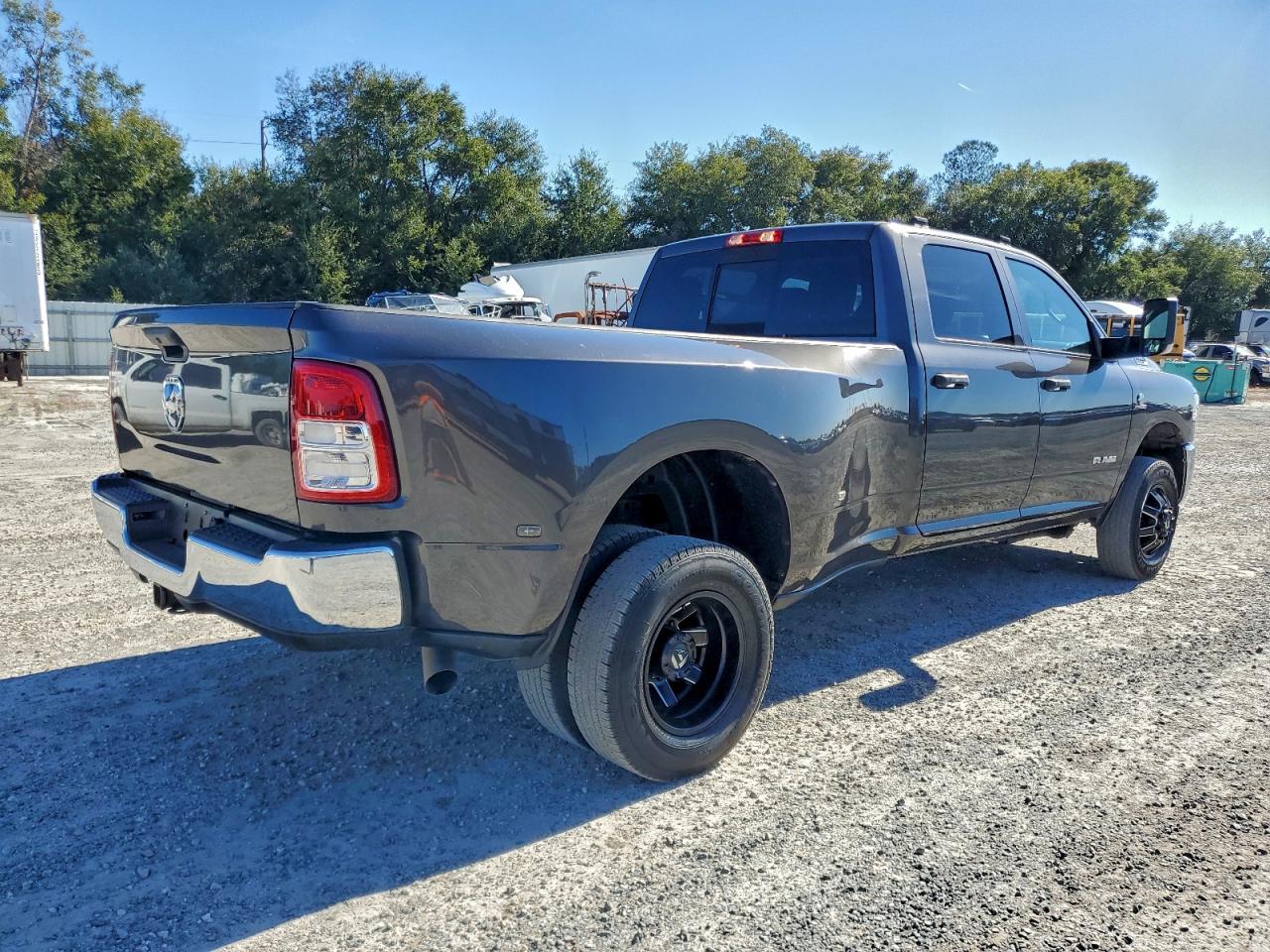 2021 RAM 3500 TRADESMAN photo 3