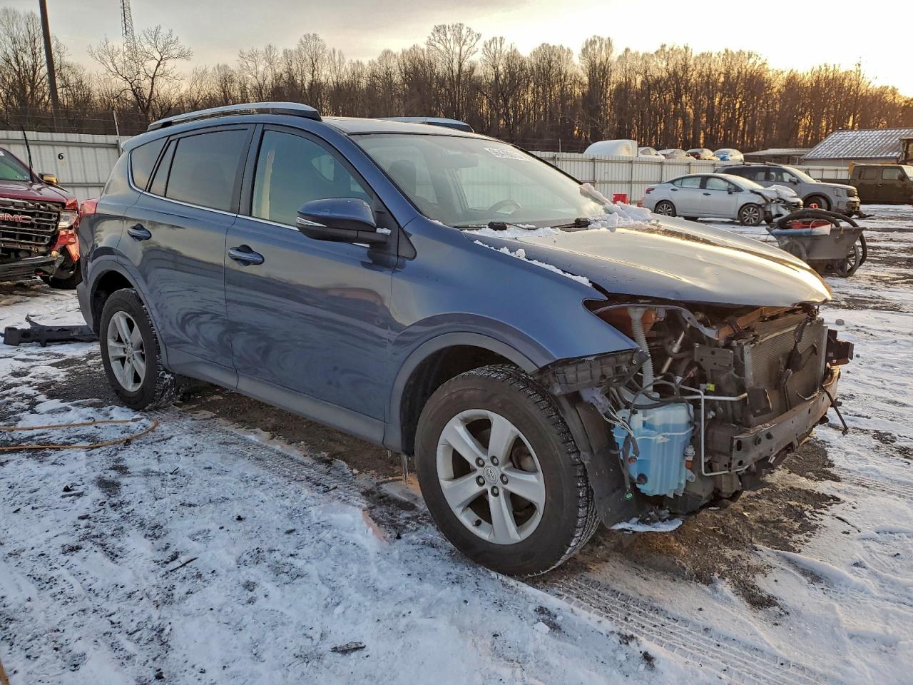 2013 TOYOTA RAV4 XLE photo 4