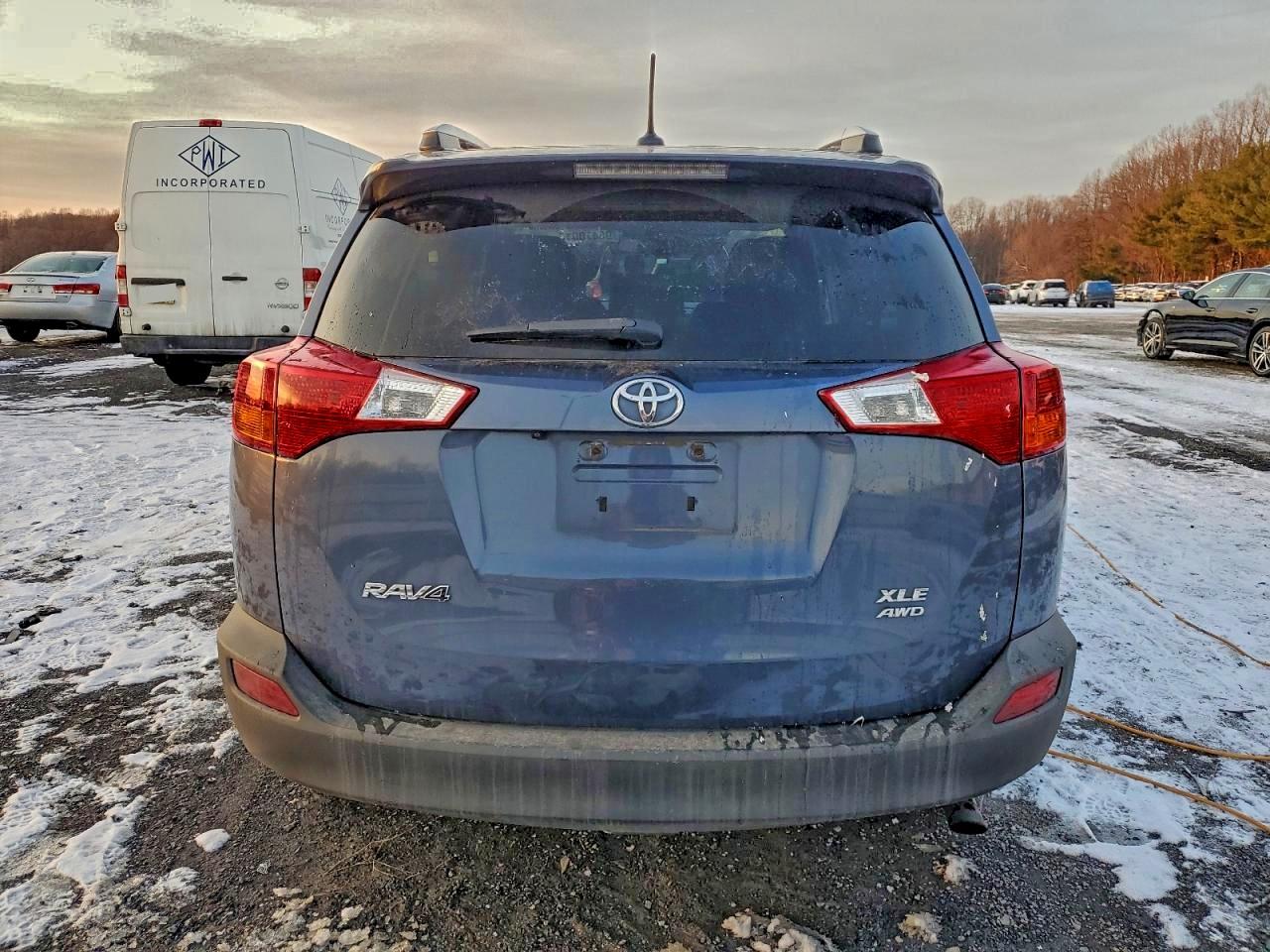 2013 TOYOTA RAV4 XLE photo 6