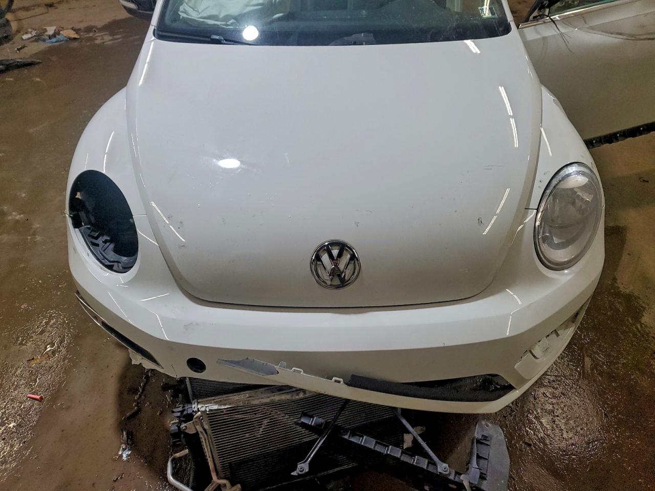 2018 VOLKSWAGEN BEETLE S photo 11