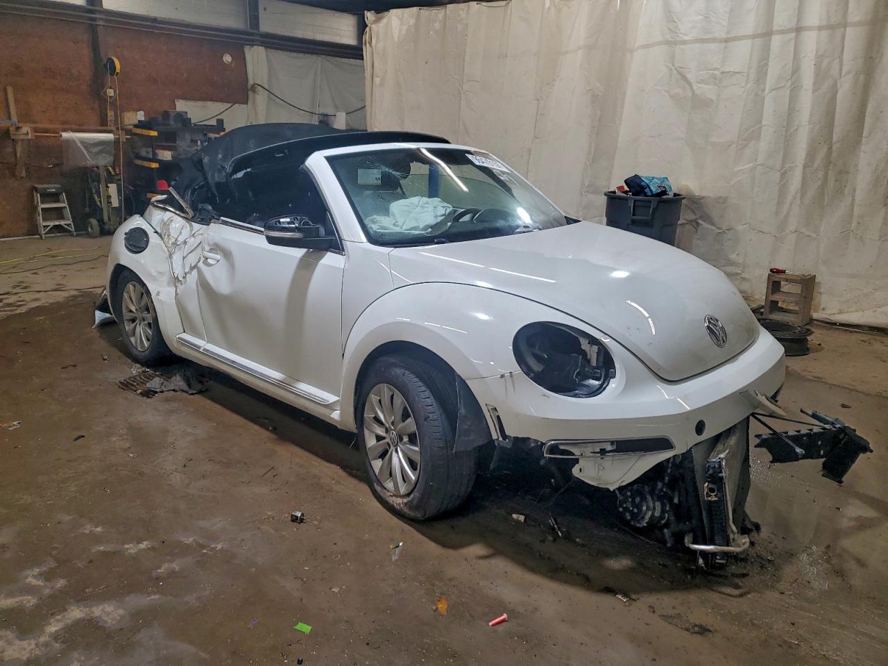 2018 VOLKSWAGEN BEETLE S photo 4
