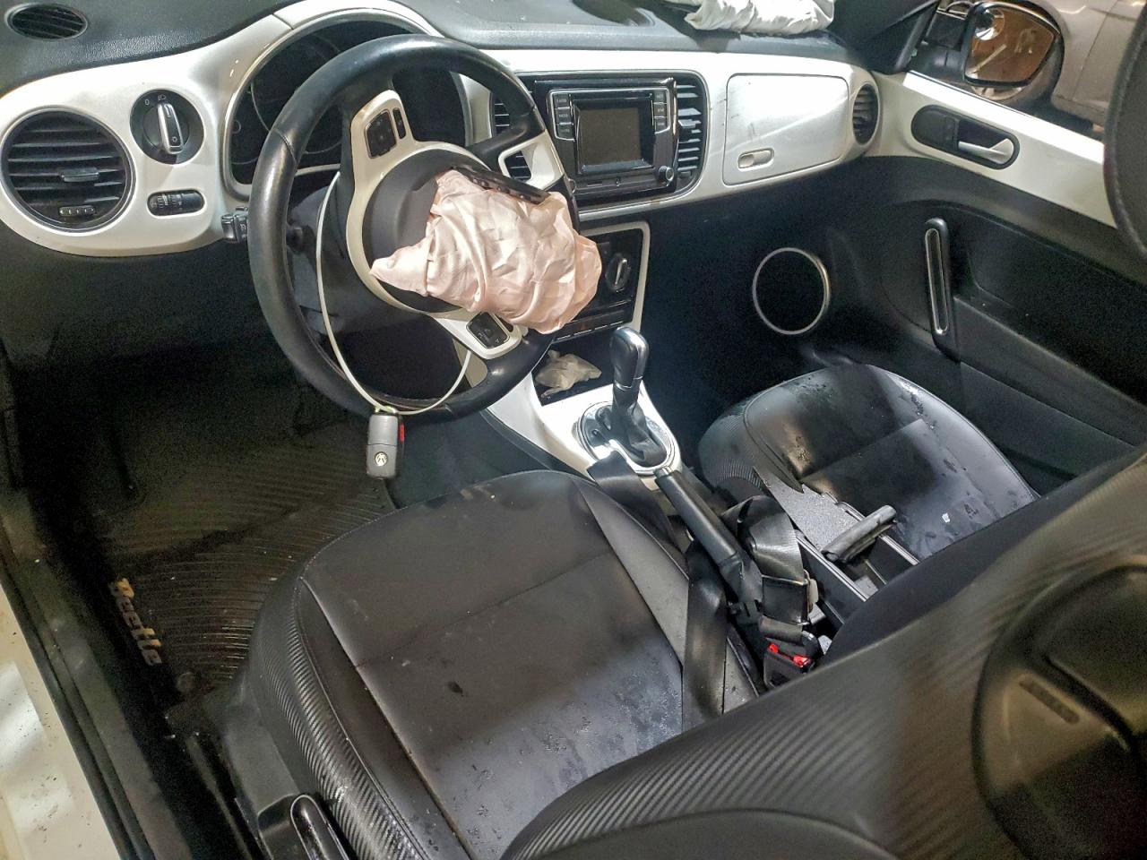 2018 VOLKSWAGEN BEETLE S photo 8