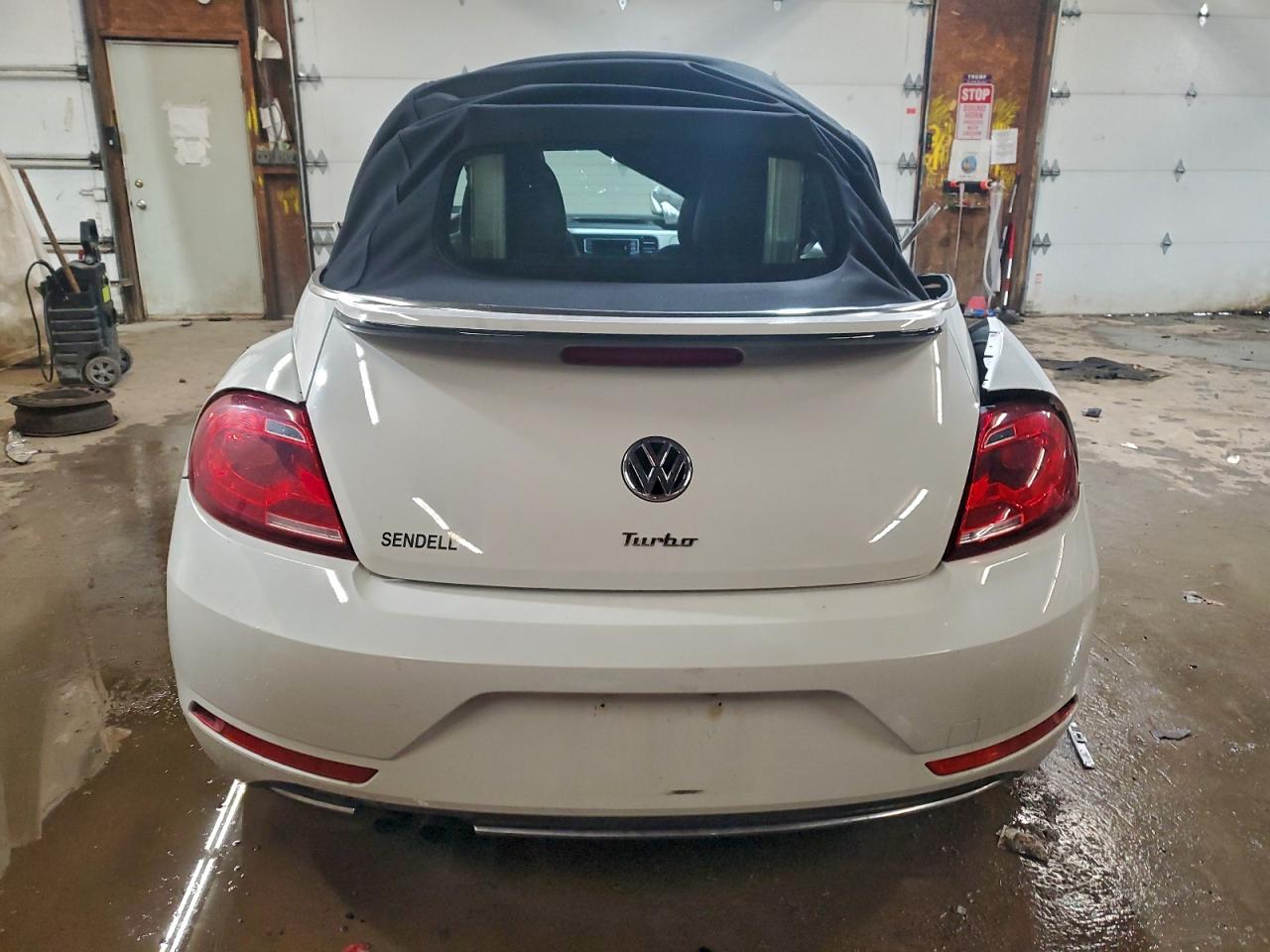 2018 VOLKSWAGEN BEETLE S photo 6