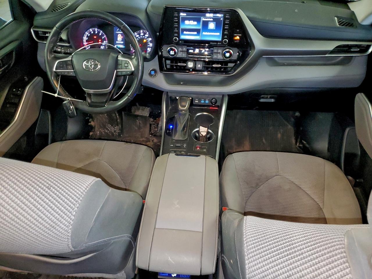 2022 TOYOTA HIGHLANDER LE photo 8