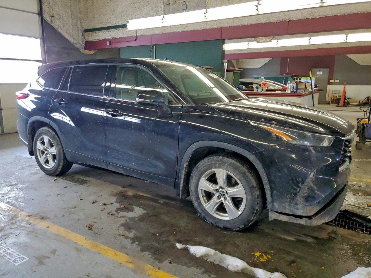 2022 TOYOTA HIGHLANDER LE photo 4