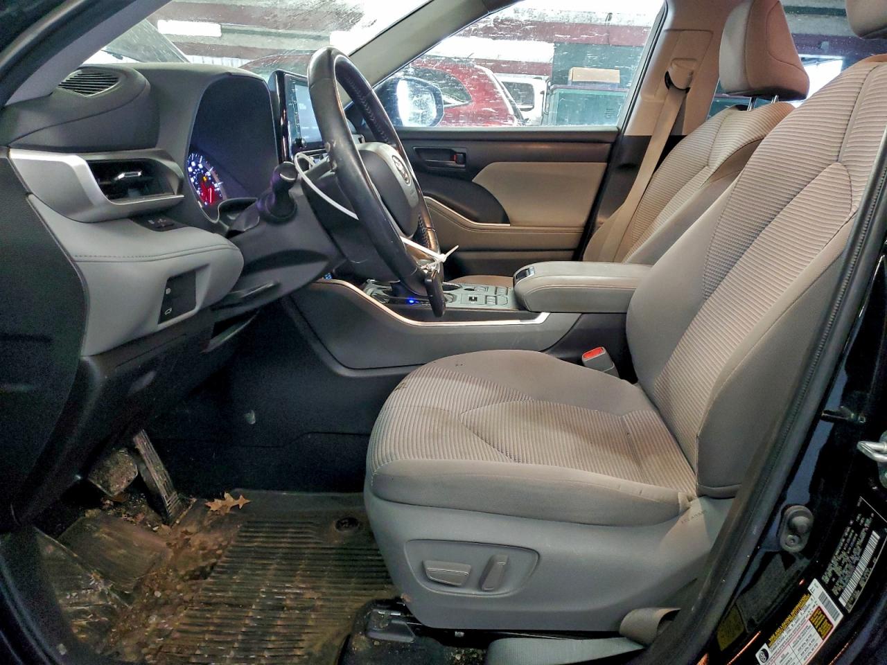 2022 TOYOTA HIGHLANDER LE photo 7