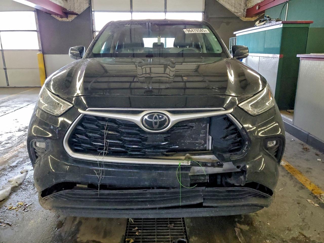 2022 TOYOTA HIGHLANDER LE photo 5