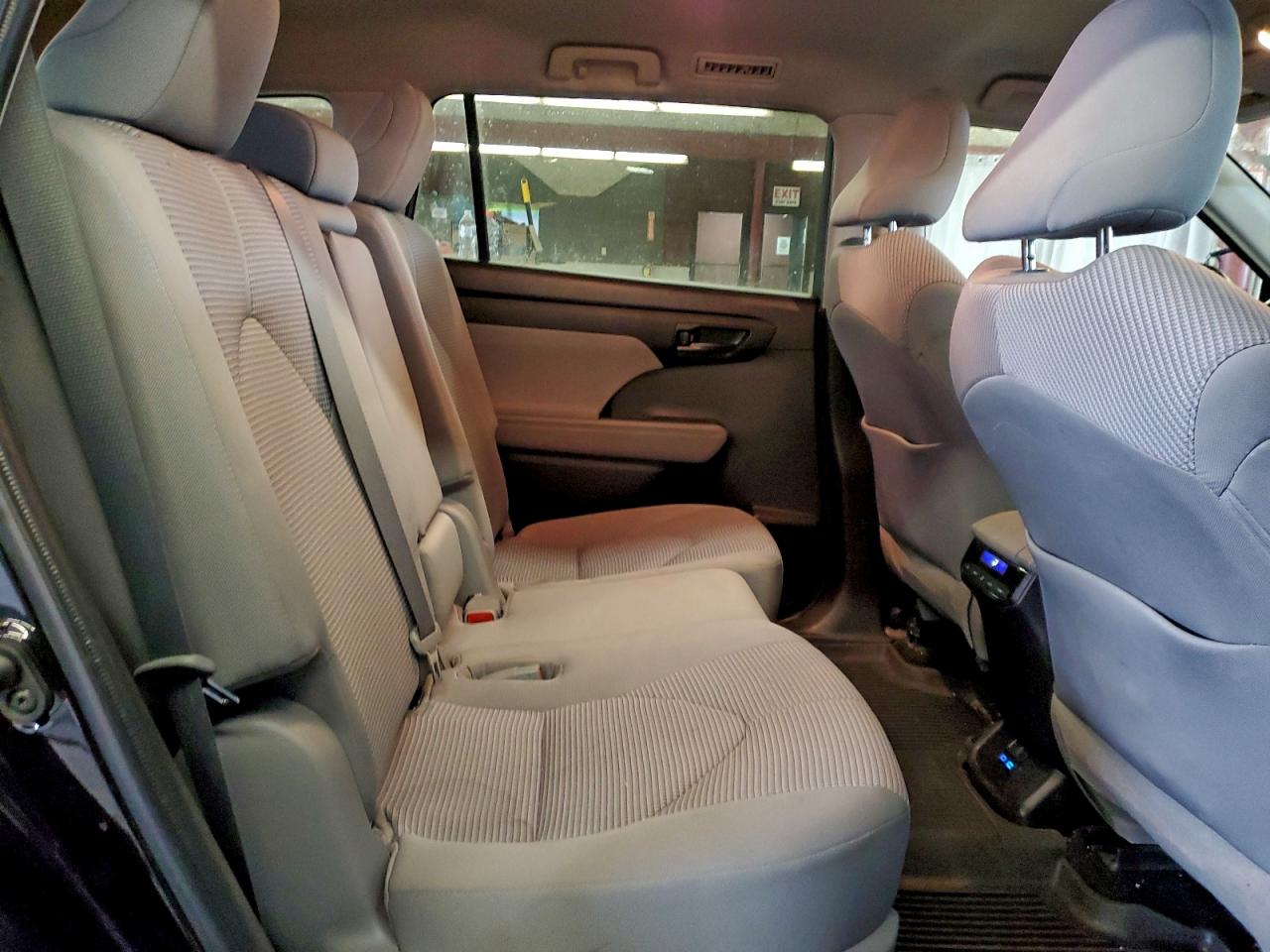 2022 TOYOTA HIGHLANDER LE photo 11