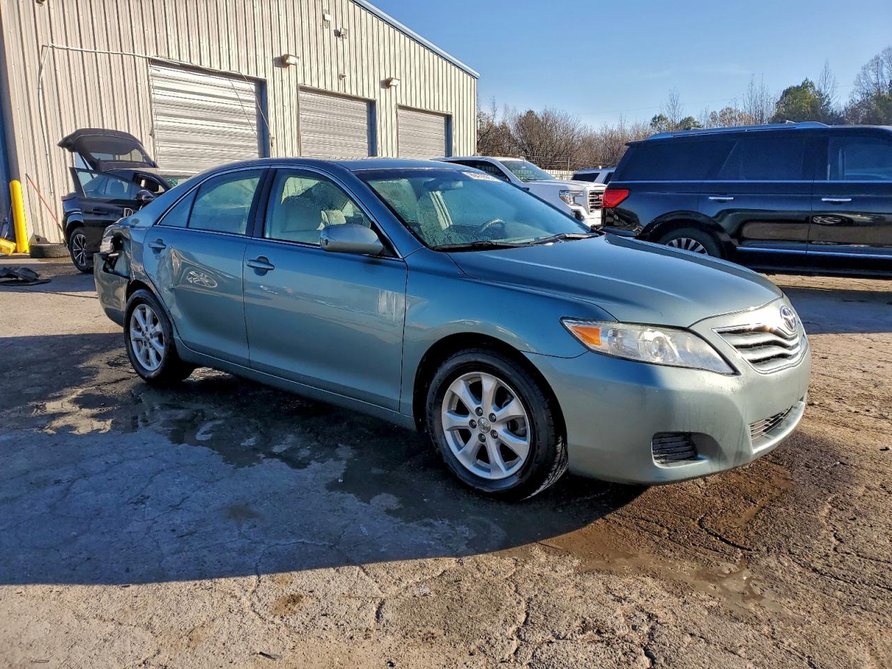 2011 TOYOTA CAMRY BASE photo 4