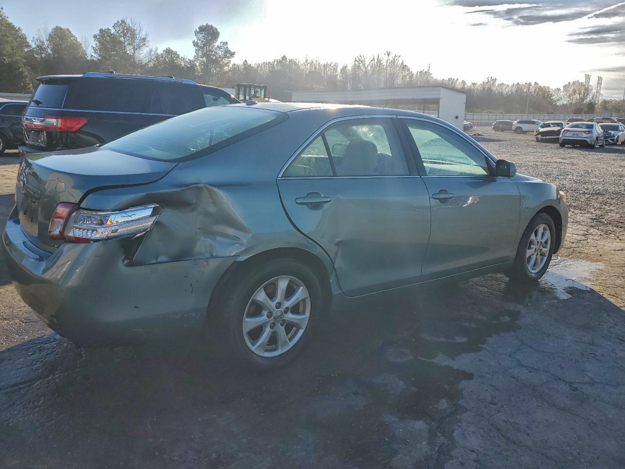 2011 TOYOTA CAMRY BASE photo 3