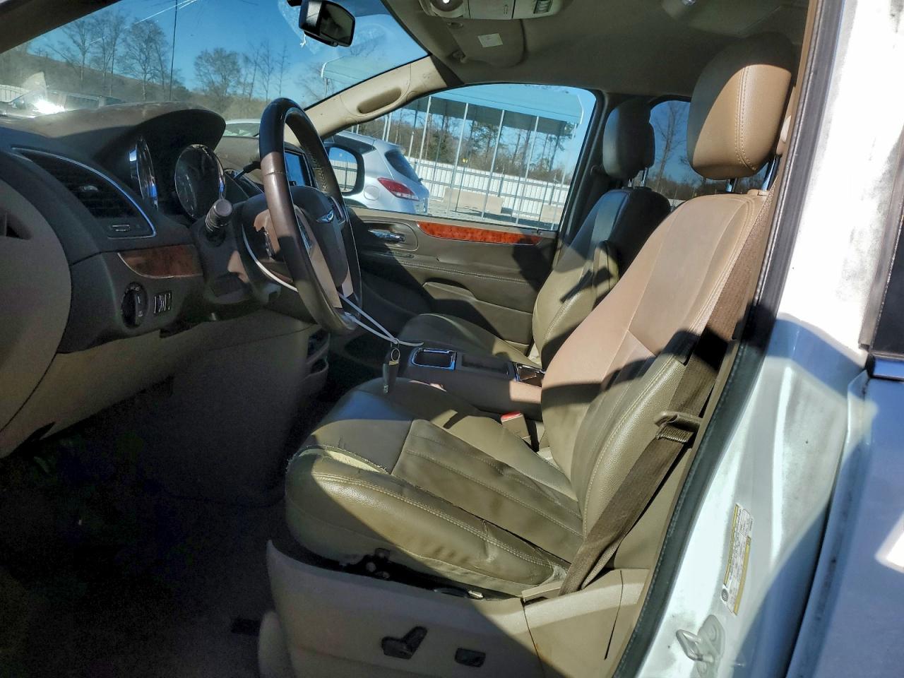 2015 CHRYSLER TOWN & COUNTRY TOURING photo 7