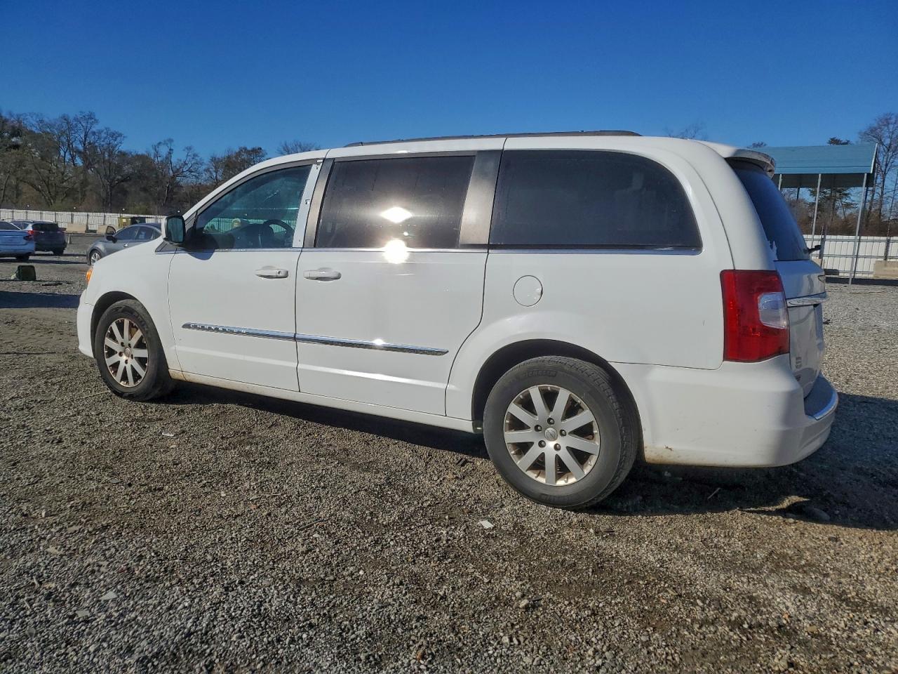 2015 CHRYSLER TOWN & COUNTRY TOURING photo 2