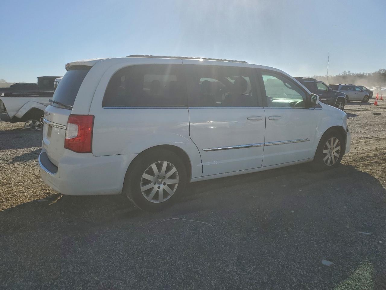 2015 CHRYSLER TOWN & COUNTRY TOURING photo 3