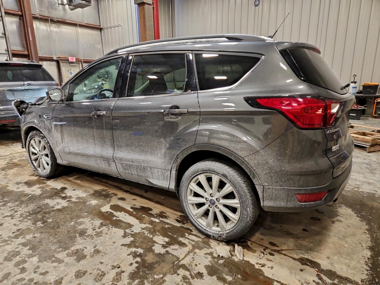 2019 FORD ESCAPE SEL photo 2