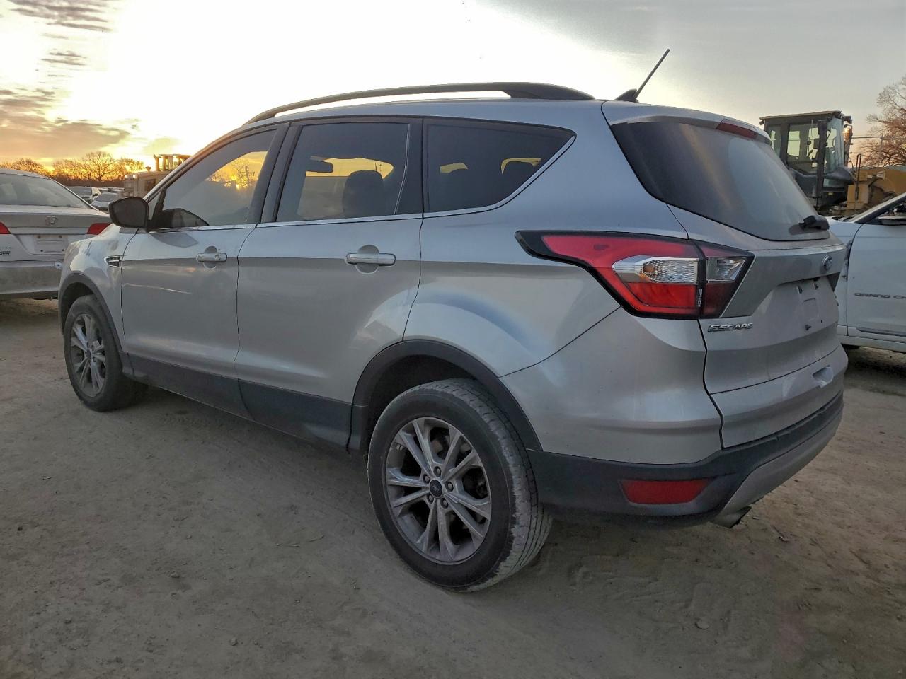 2018 FORD ESCAPE SE photo 2