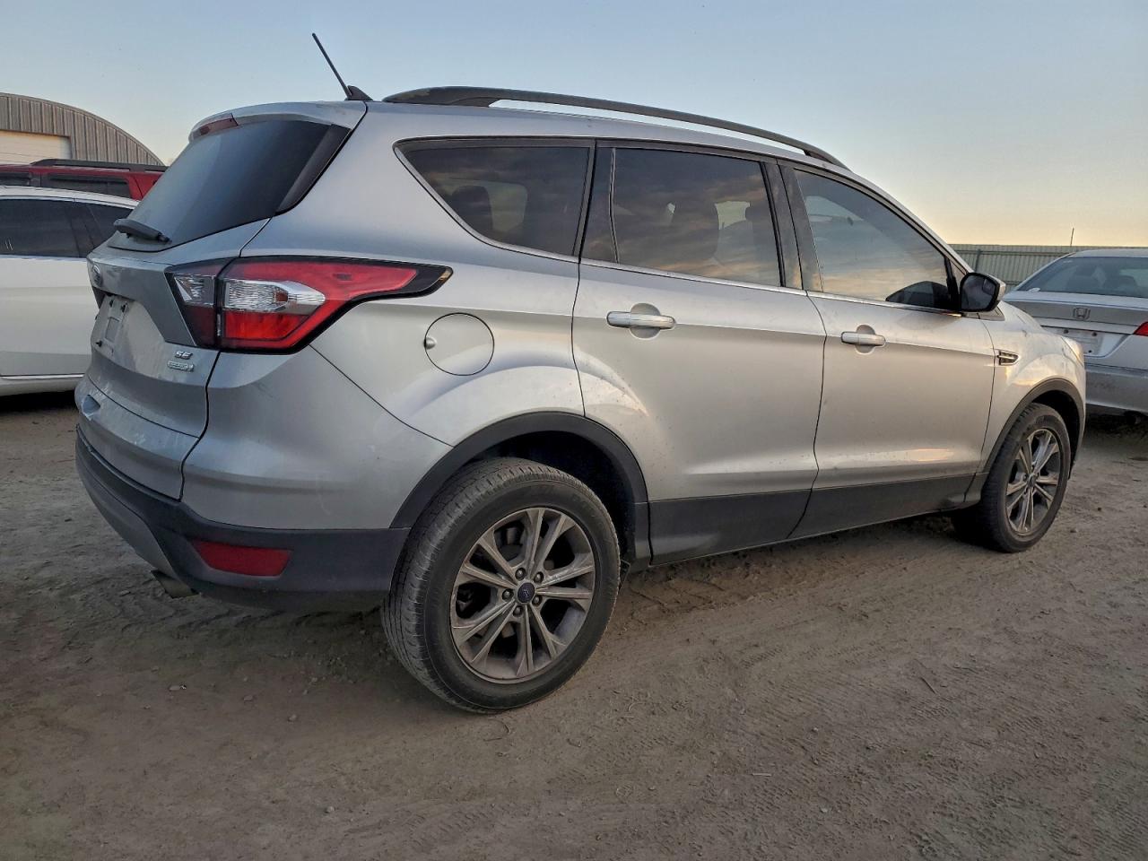 2018 FORD ESCAPE SE photo 3