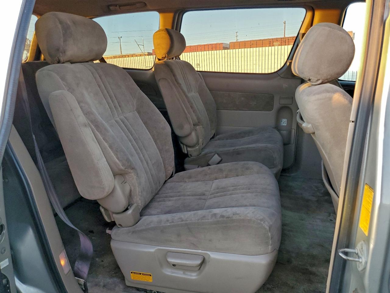 2001 TOYOTA SIENNA LE photo 11