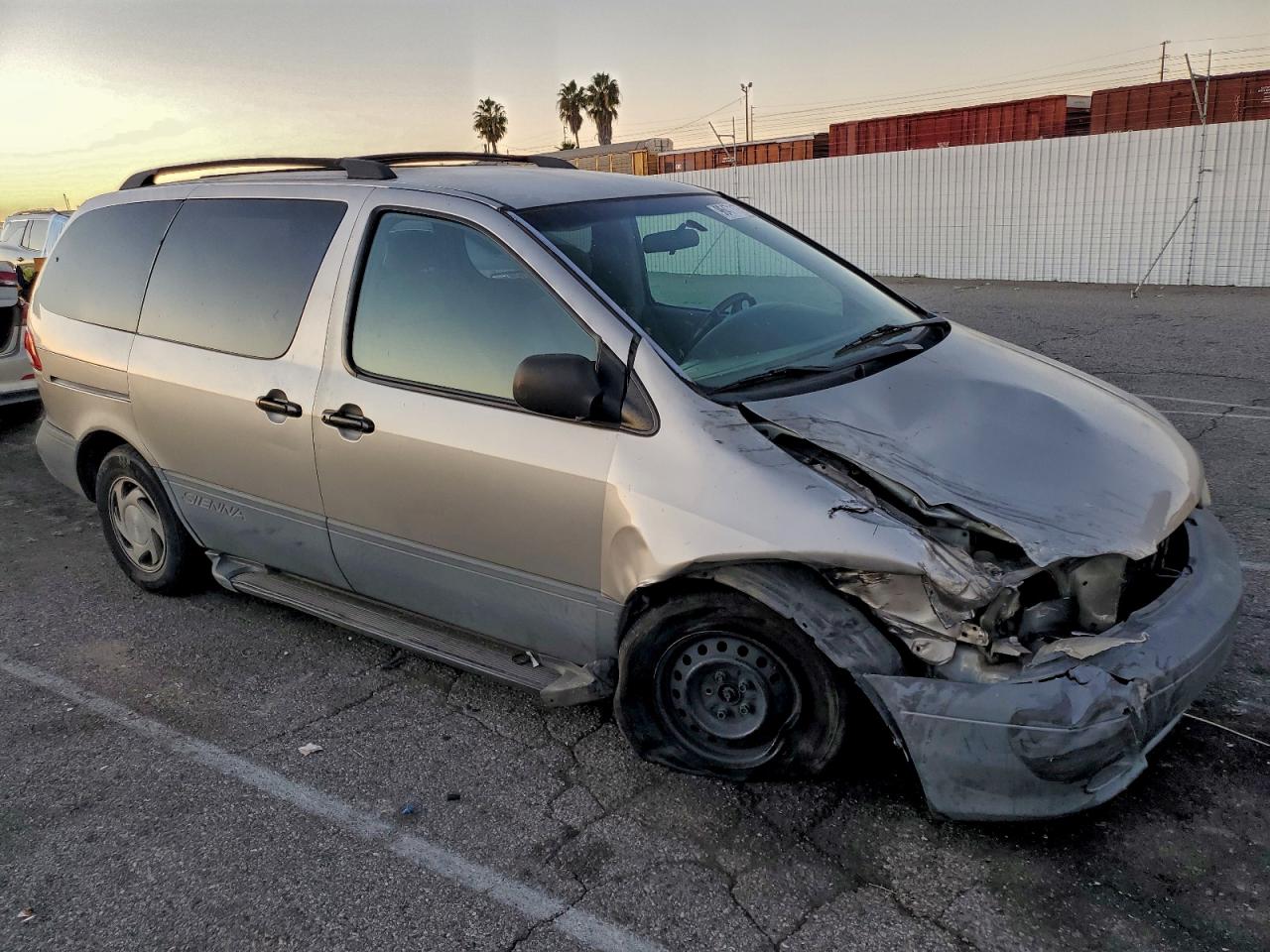 2001 TOYOTA SIENNA LE photo 4