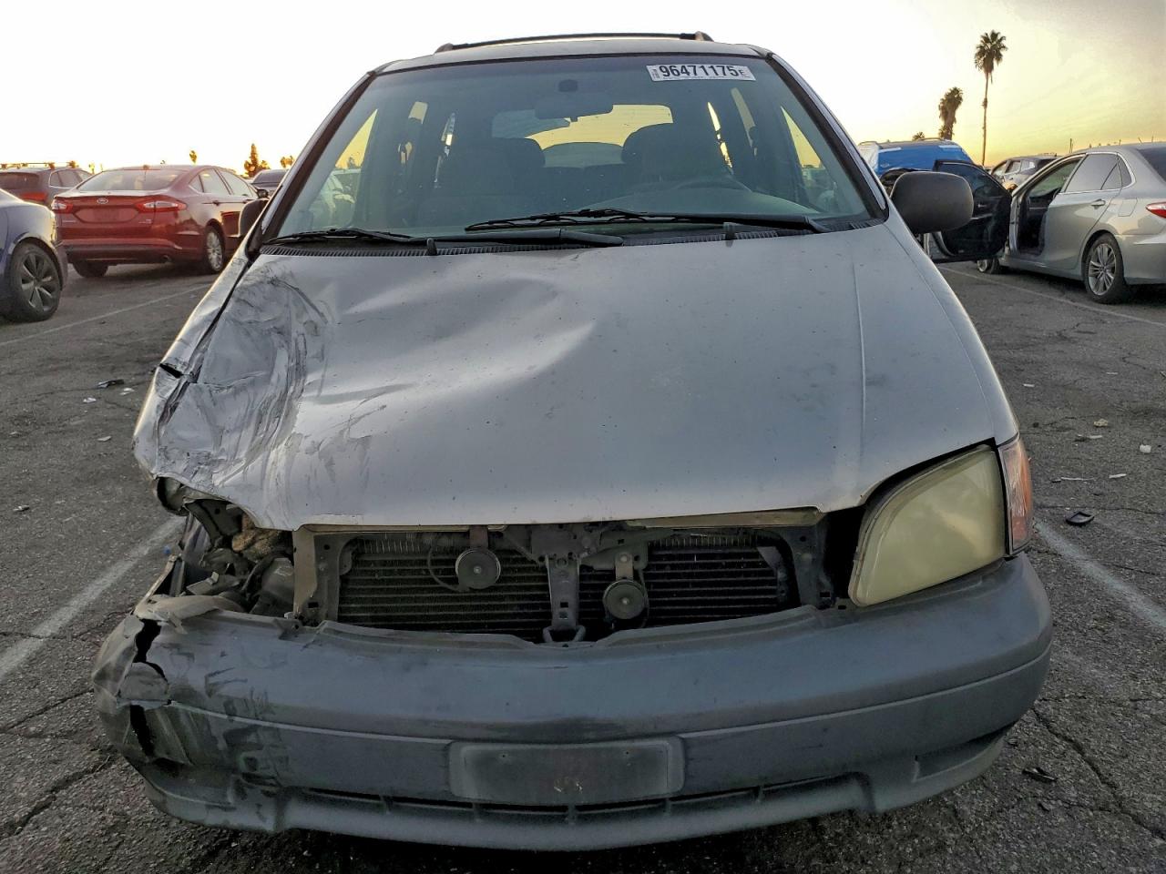 2001 TOYOTA SIENNA LE photo 5