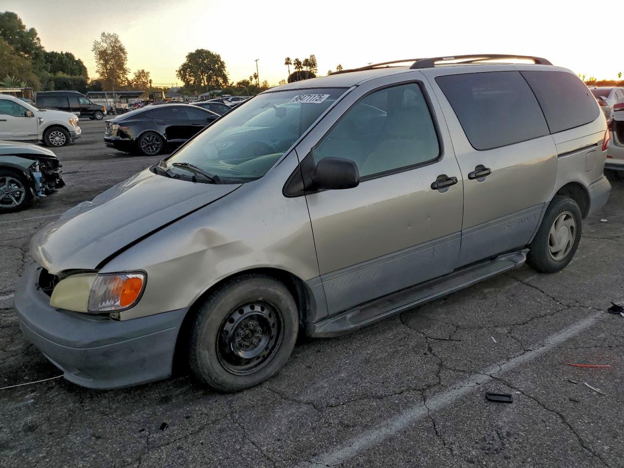2001 TOYOTA SIENNA