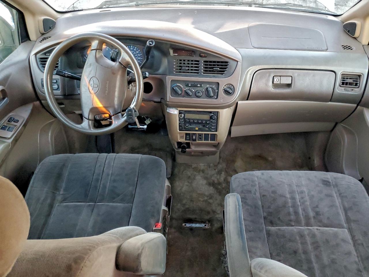 2001 TOYOTA SIENNA LE photo 8