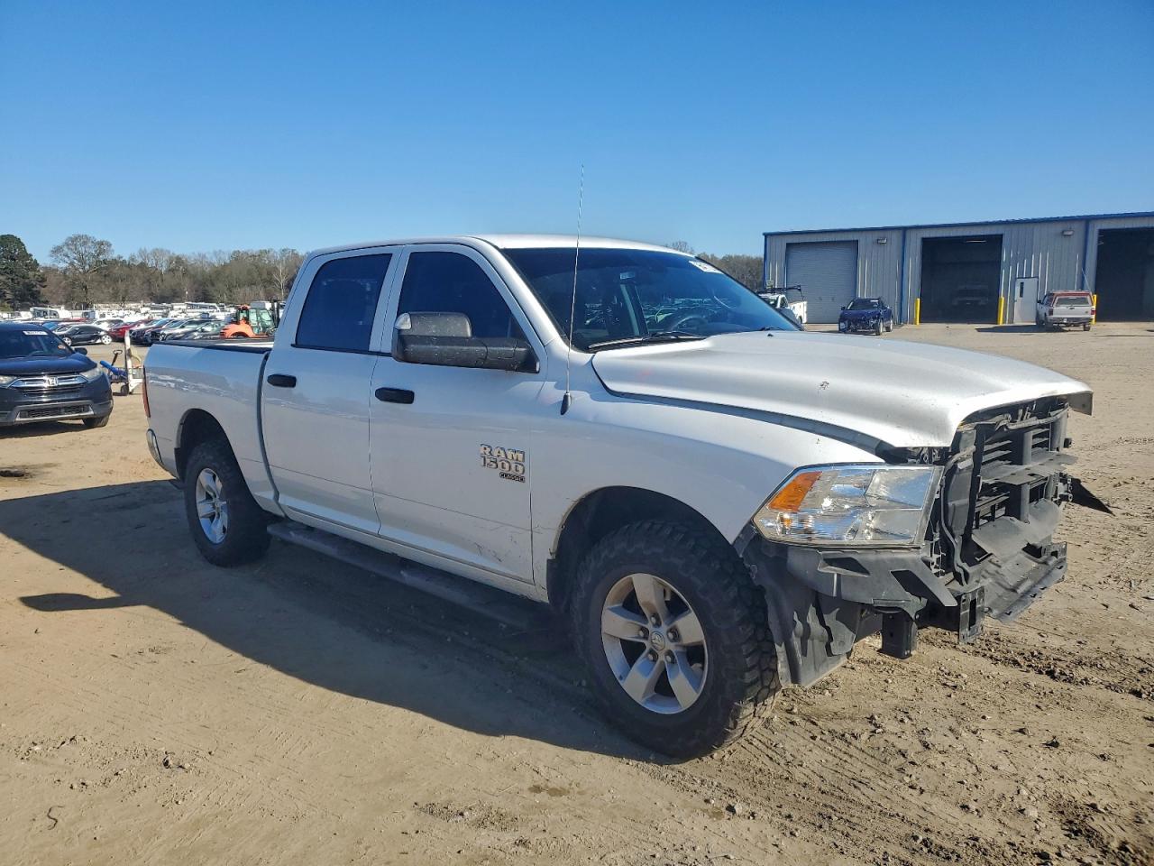 2023 RAM 1500 CLASSIC SLT photo 4
