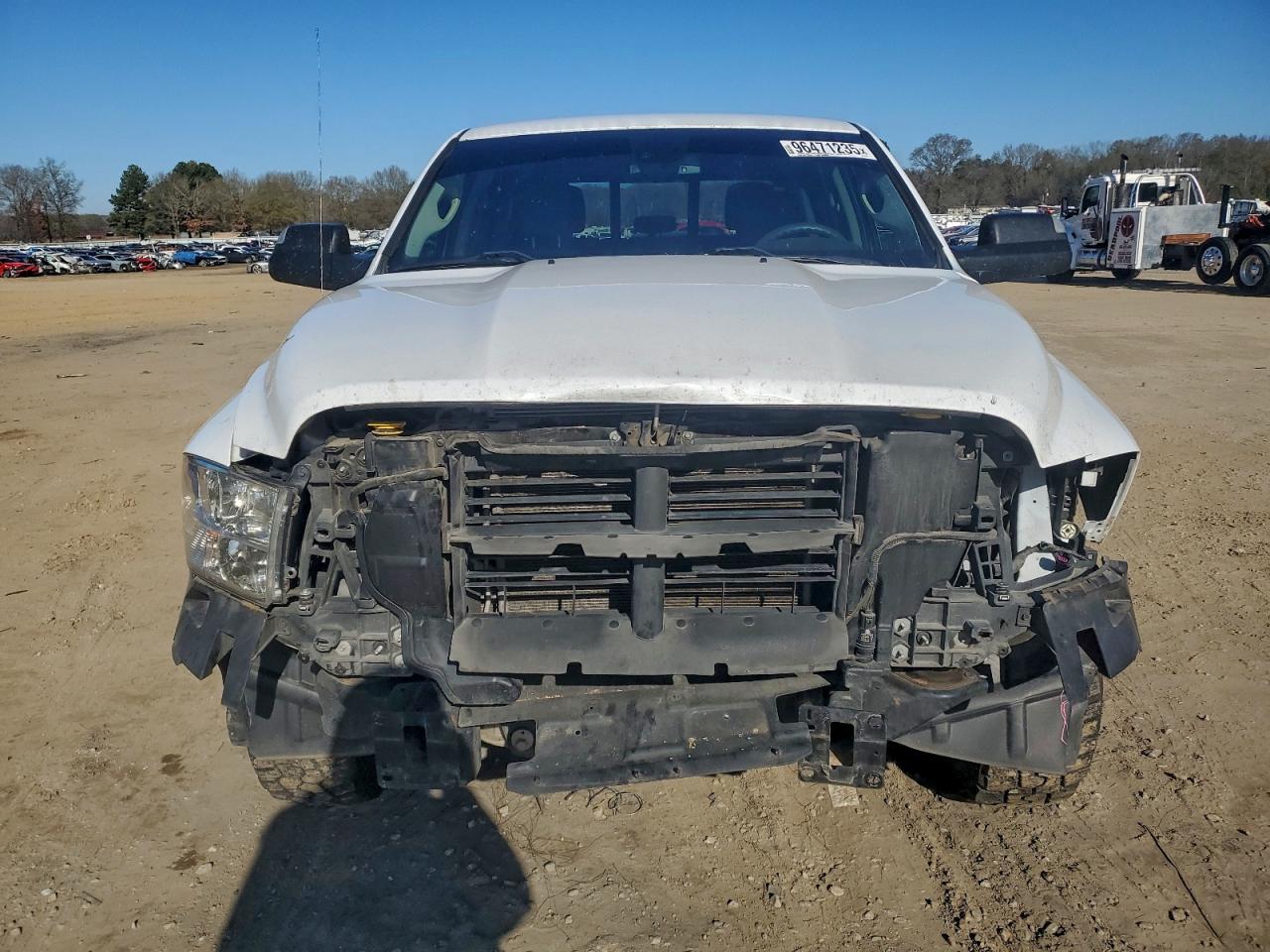 2023 RAM 1500 CLASSIC SLT photo 5