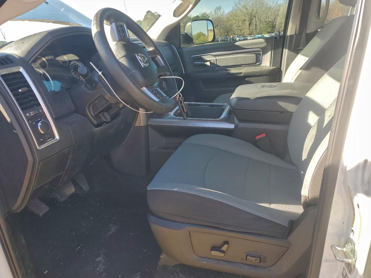 2023 RAM 1500 CLASSIC SLT photo 7