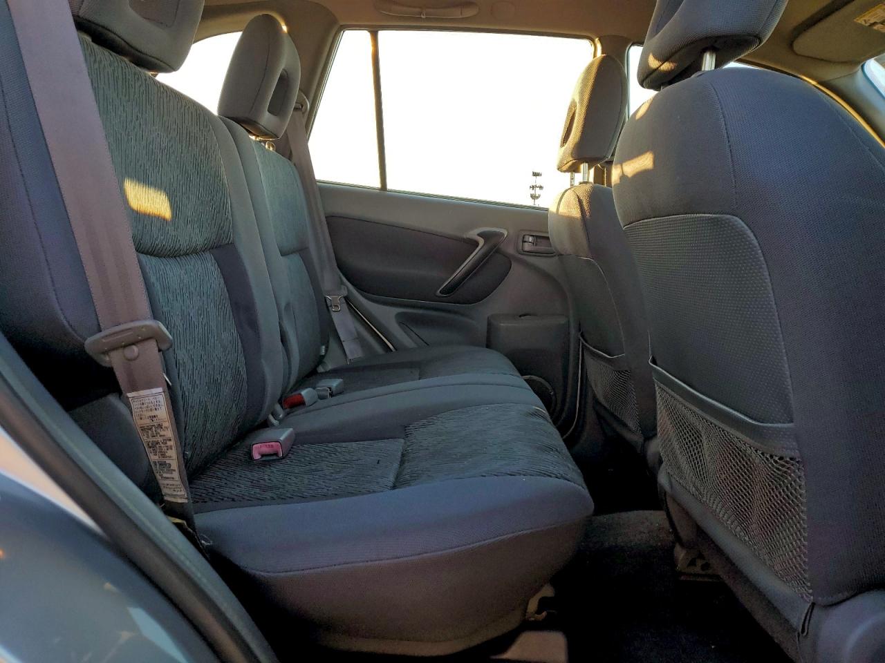 2002 TOYOTA RAV4 photo 11