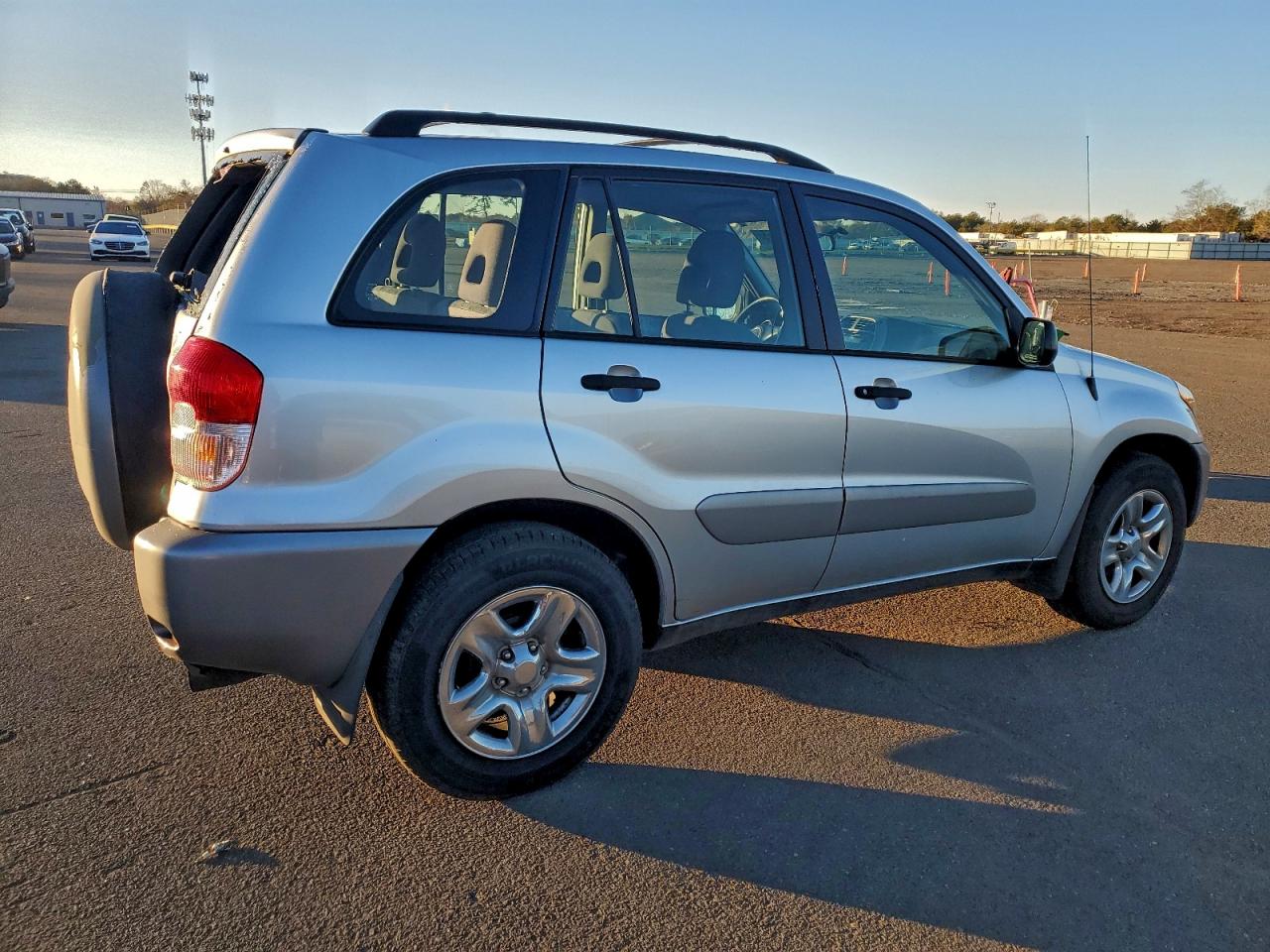 2002 TOYOTA RAV4 photo 3
