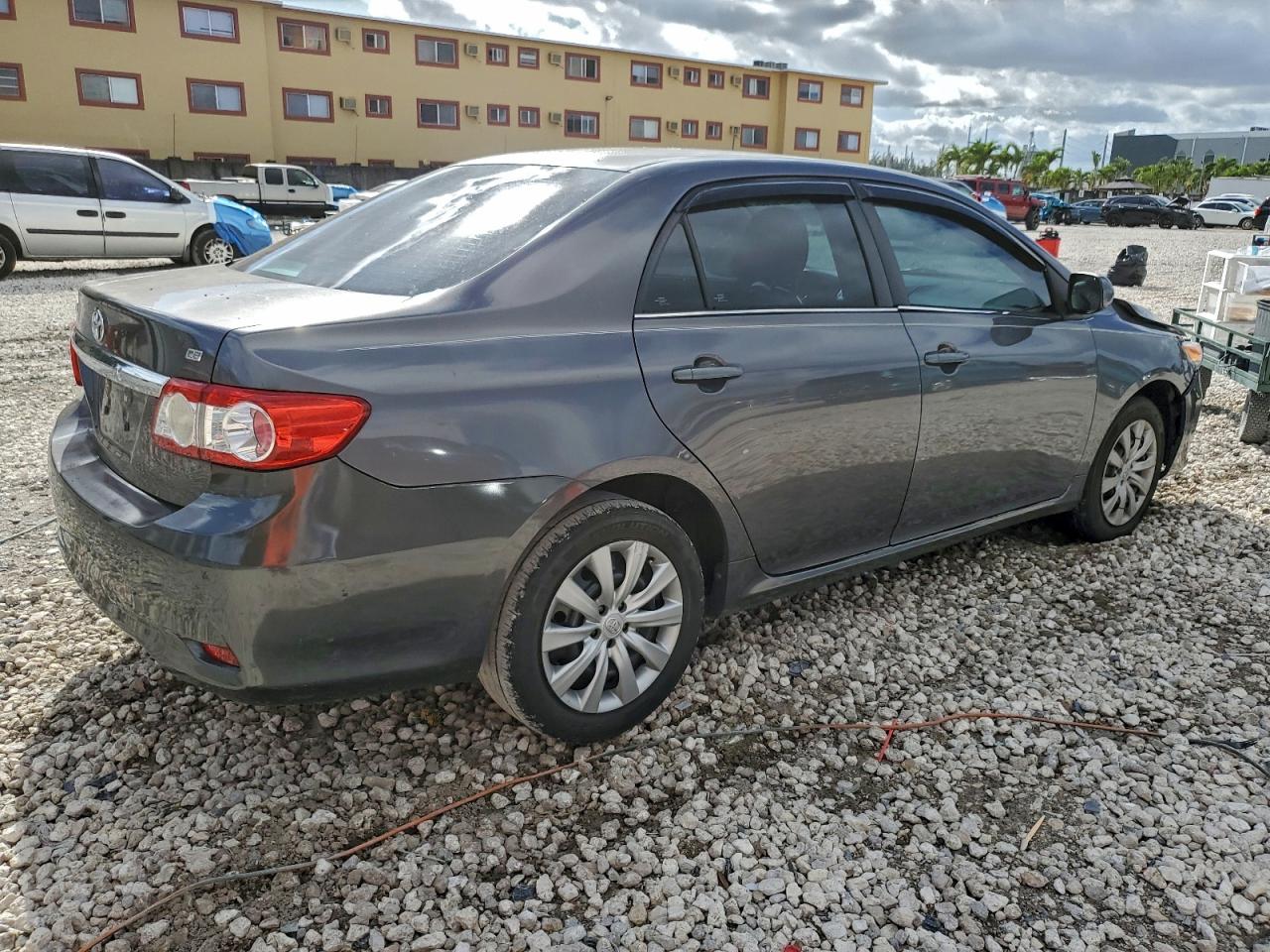 2013 TOYOTA COROLLA BASE photo 3