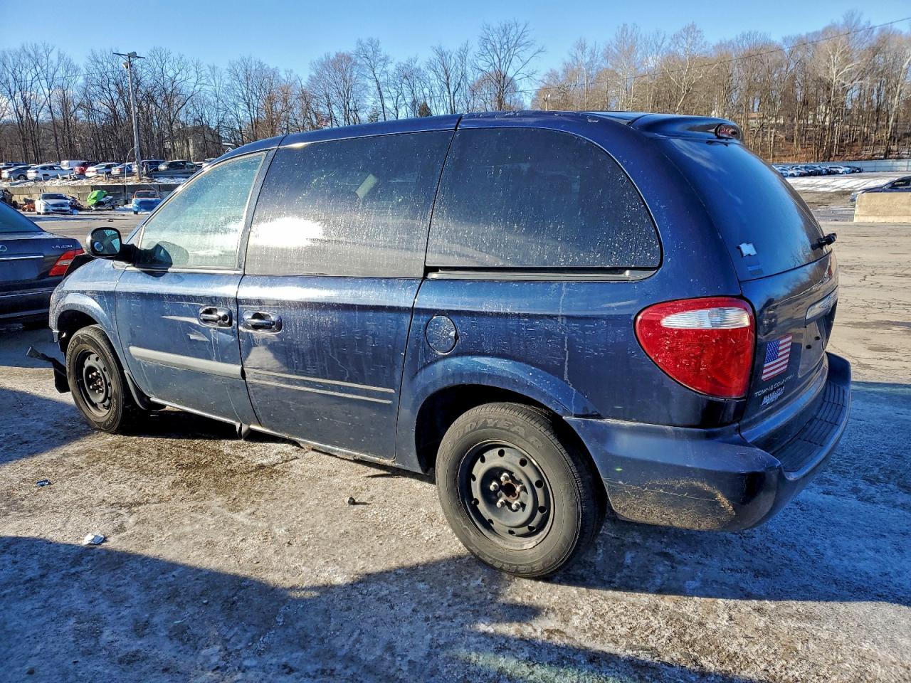 2005 CHRYSLER TOWN & COUNTRY photo 2