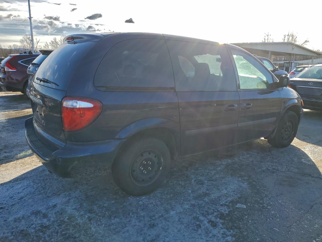 2005 CHRYSLER TOWN & COUNTRY photo 3