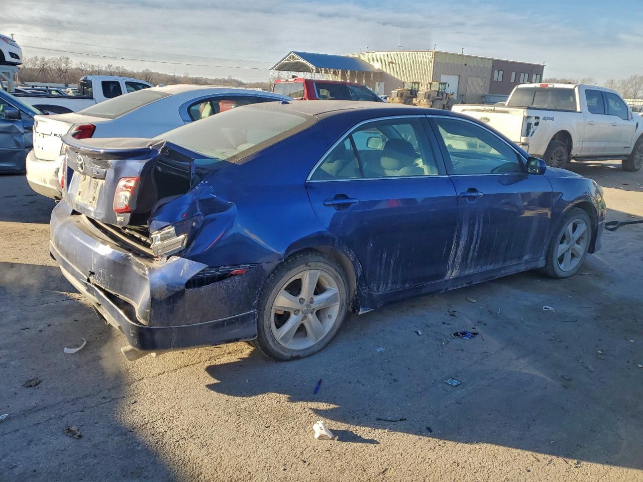 2011 TOYOTA CAMRY BASE photo 3