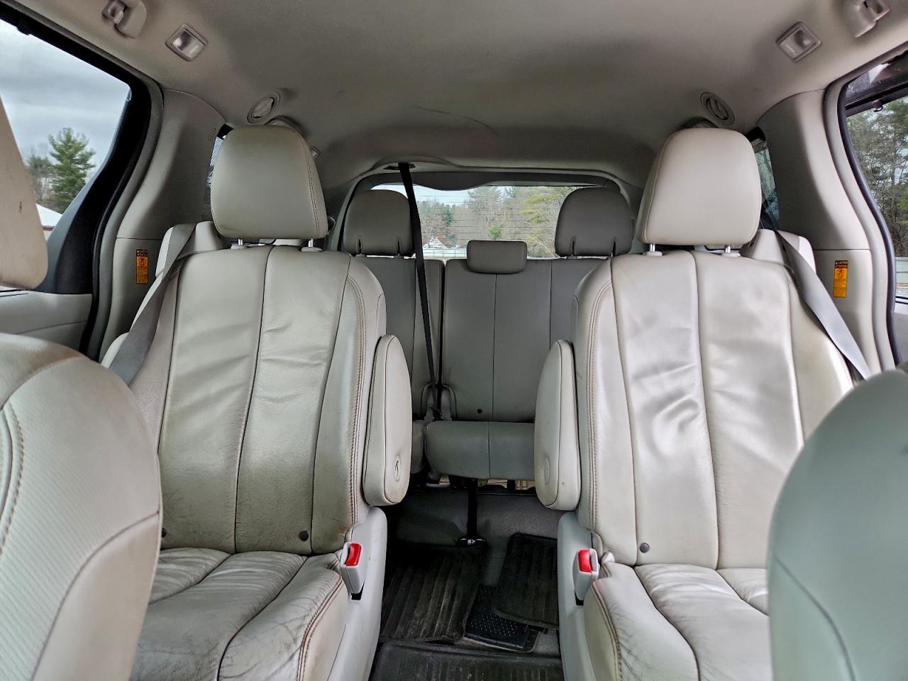 2014 TOYOTA SIENNA XLE photo 10