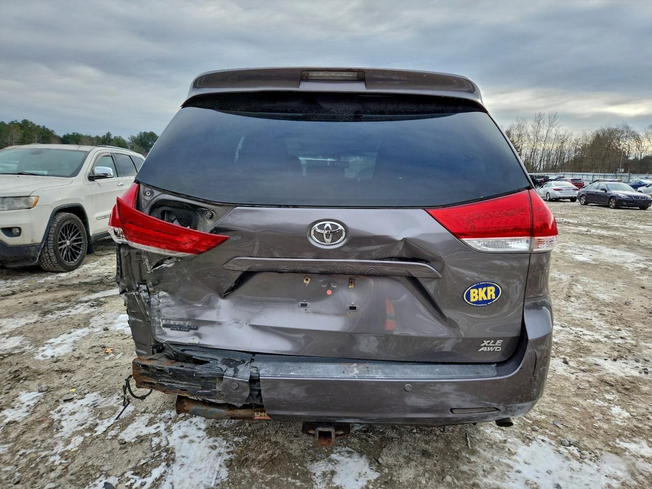 2014 TOYOTA SIENNA XLE photo 6