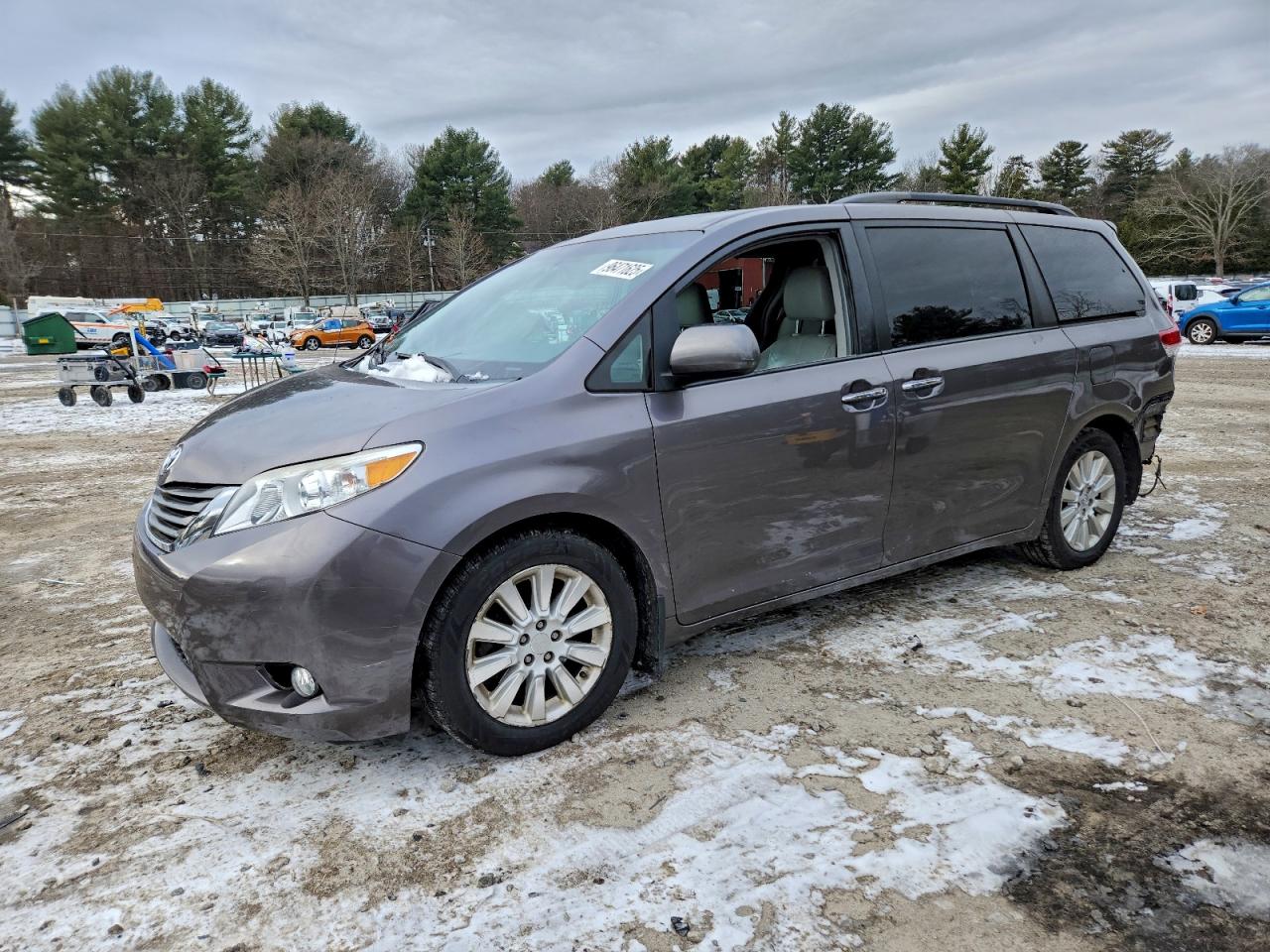 2014 TOYOTA SIENNA