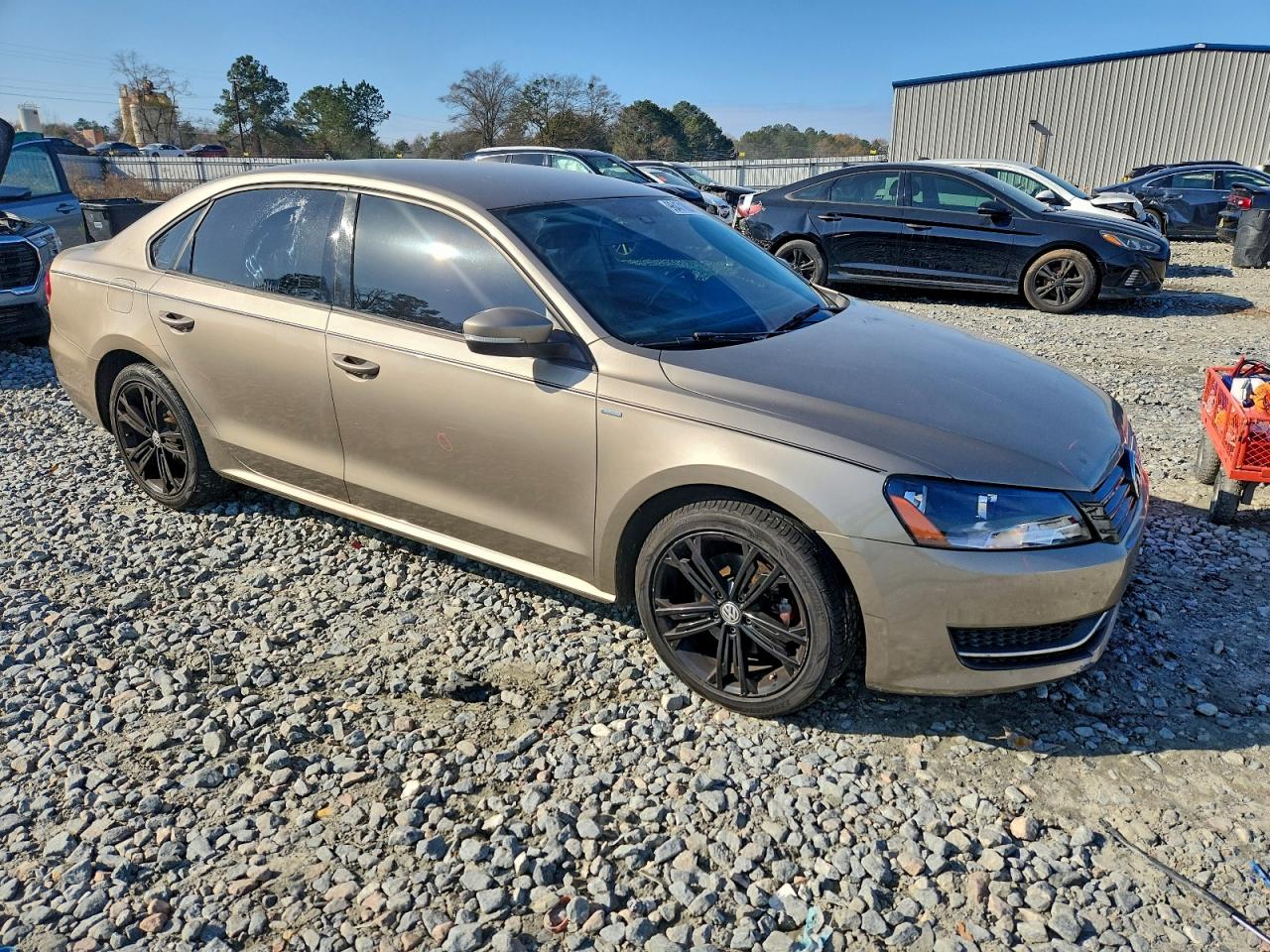 2015 VOLKSWAGEN PASSAT S photo 4