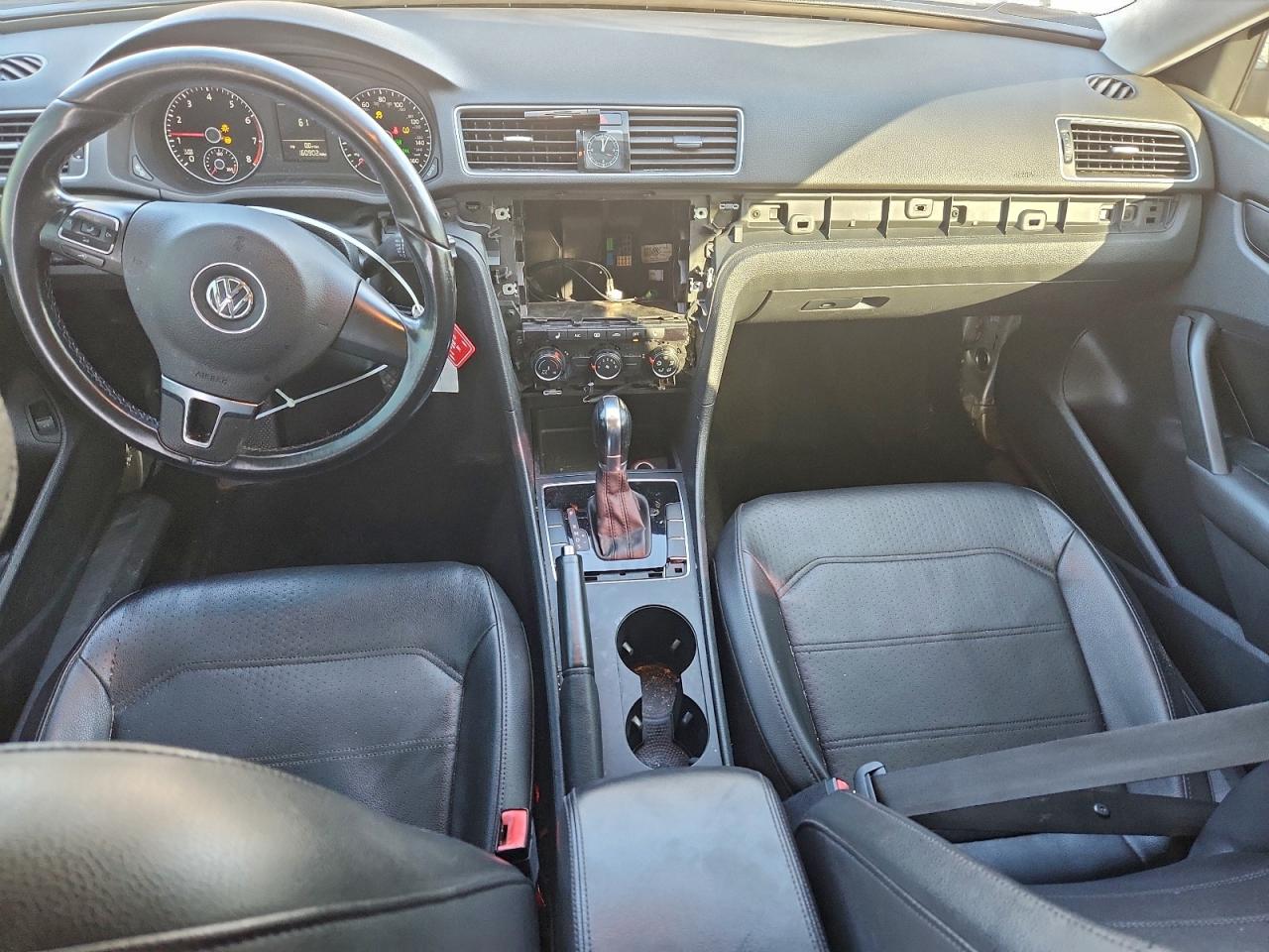 2015 VOLKSWAGEN PASSAT S photo 8