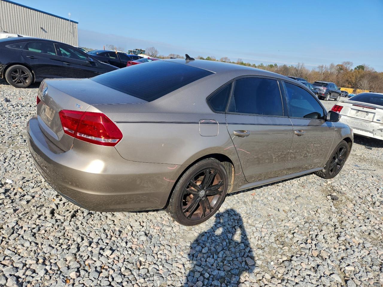 2015 VOLKSWAGEN PASSAT S photo 3