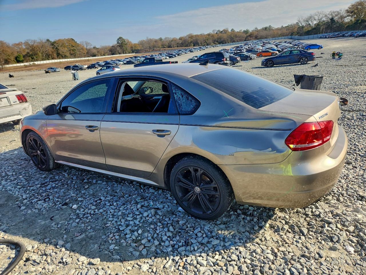 2015 VOLKSWAGEN PASSAT S photo 2