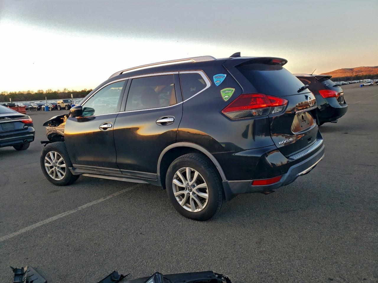 2018 NISSAN ROGUE S photo 2