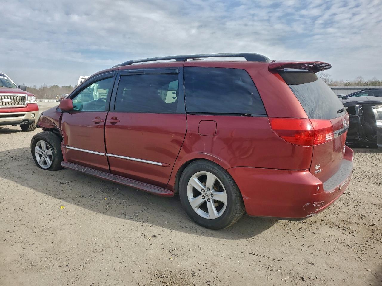 2004 TOYOTA SIENNA XLE LIMITED 7 PASSENGER photo 2