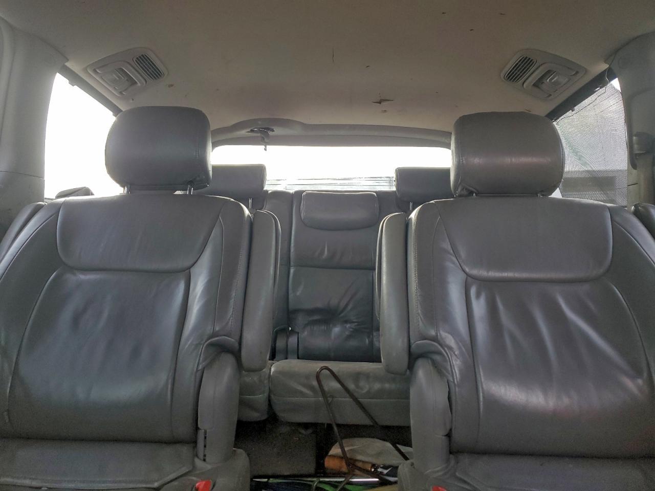 2004 TOYOTA SIENNA XLE LIMITED 7 PASSENGER photo 10