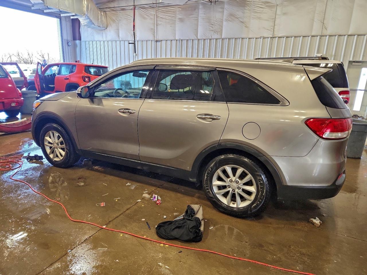 2017 KIA SORENTO LX photo 2