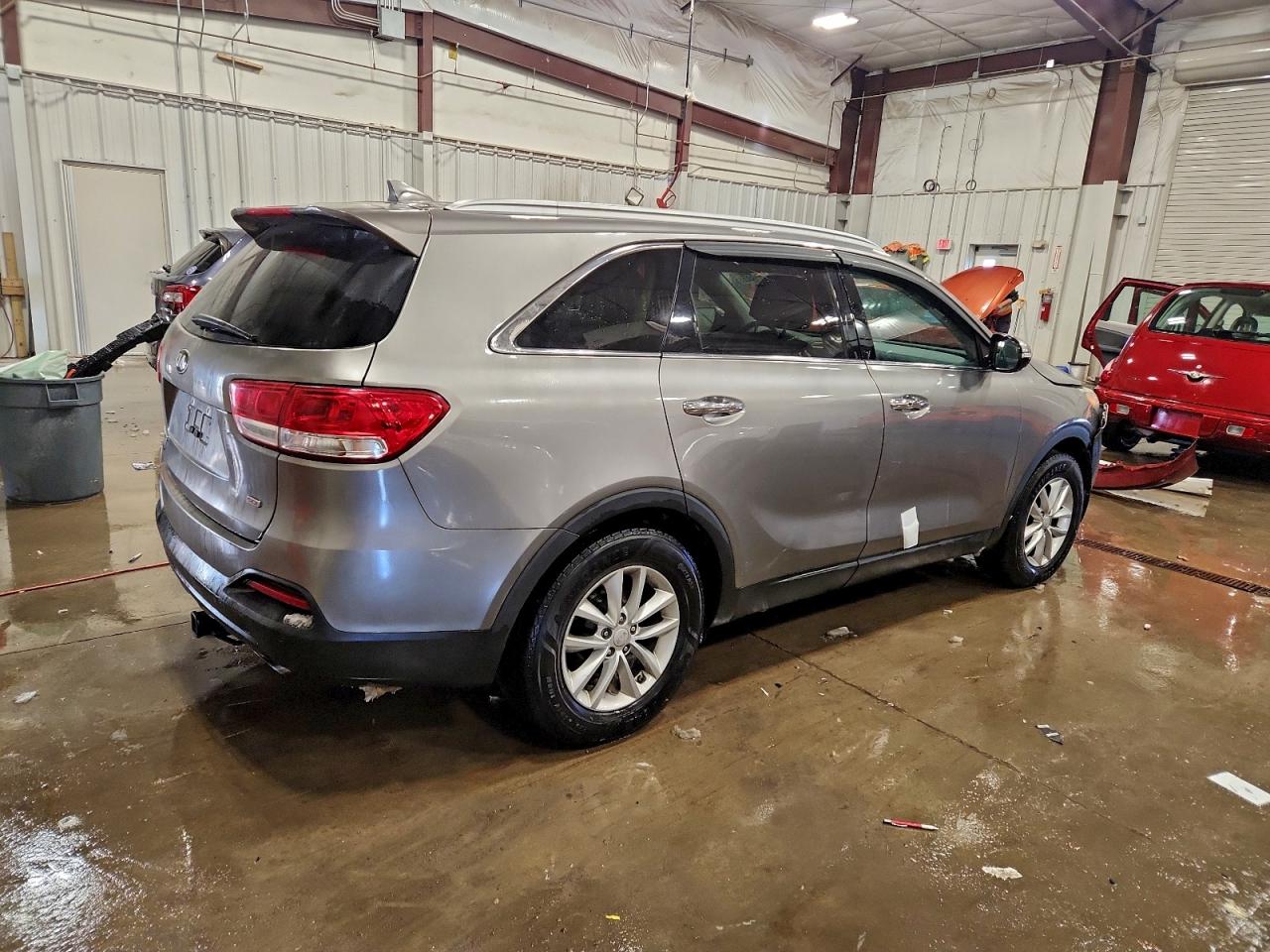 2017 KIA SORENTO LX photo 3