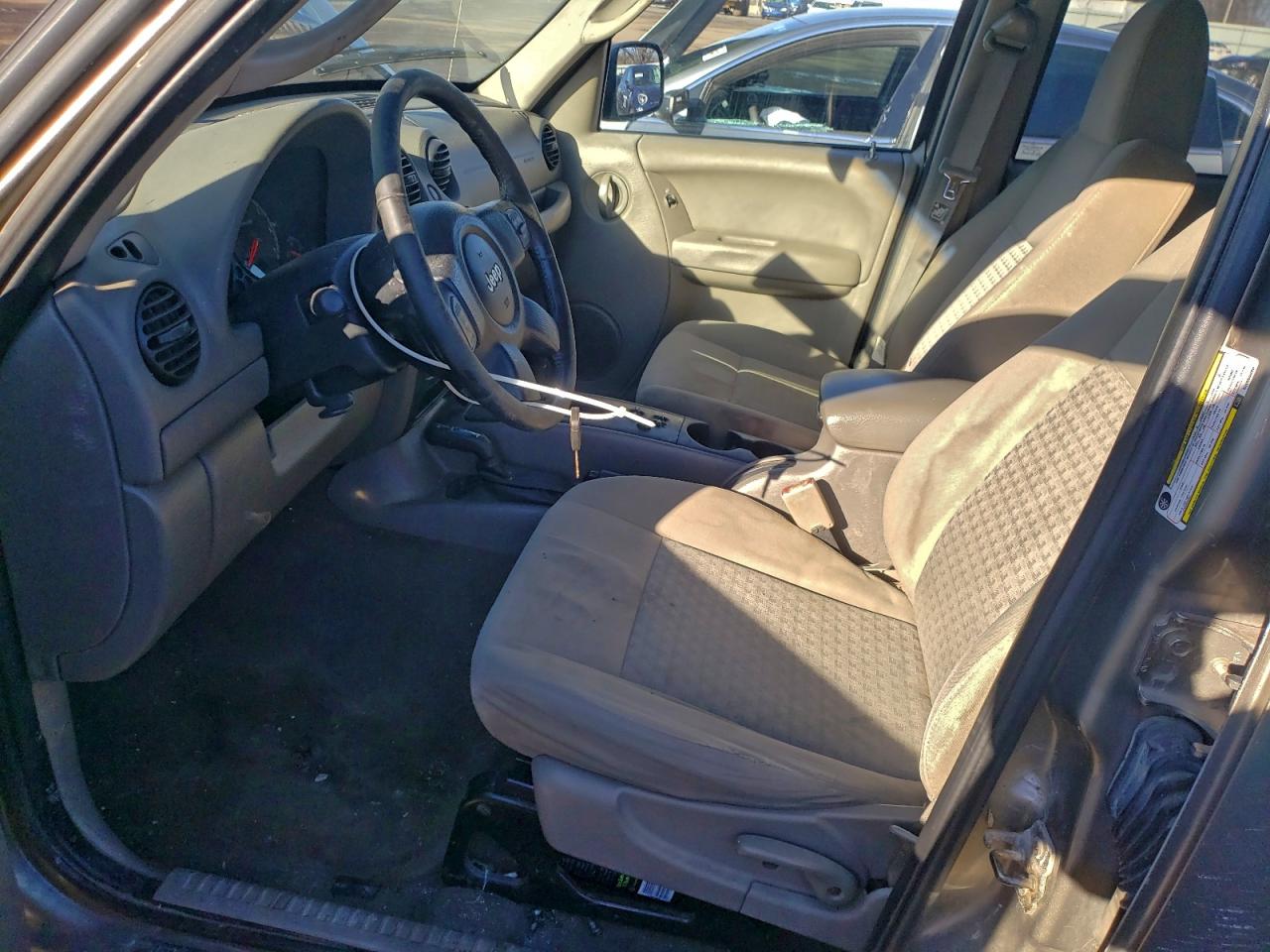 2005 JEEP LIBERTY SPORT photo 7