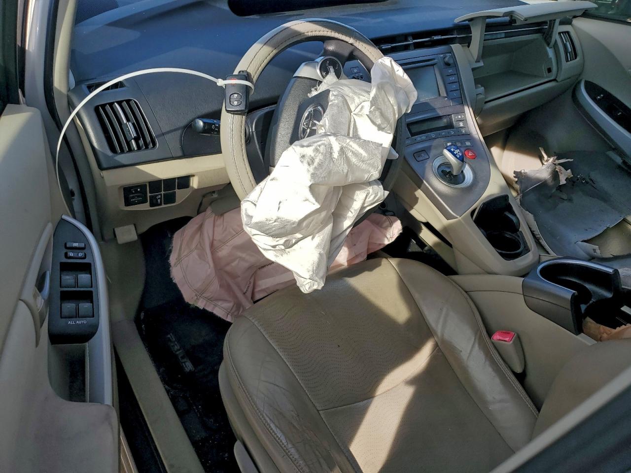 2012 TOYOTA PRIUS photo 8