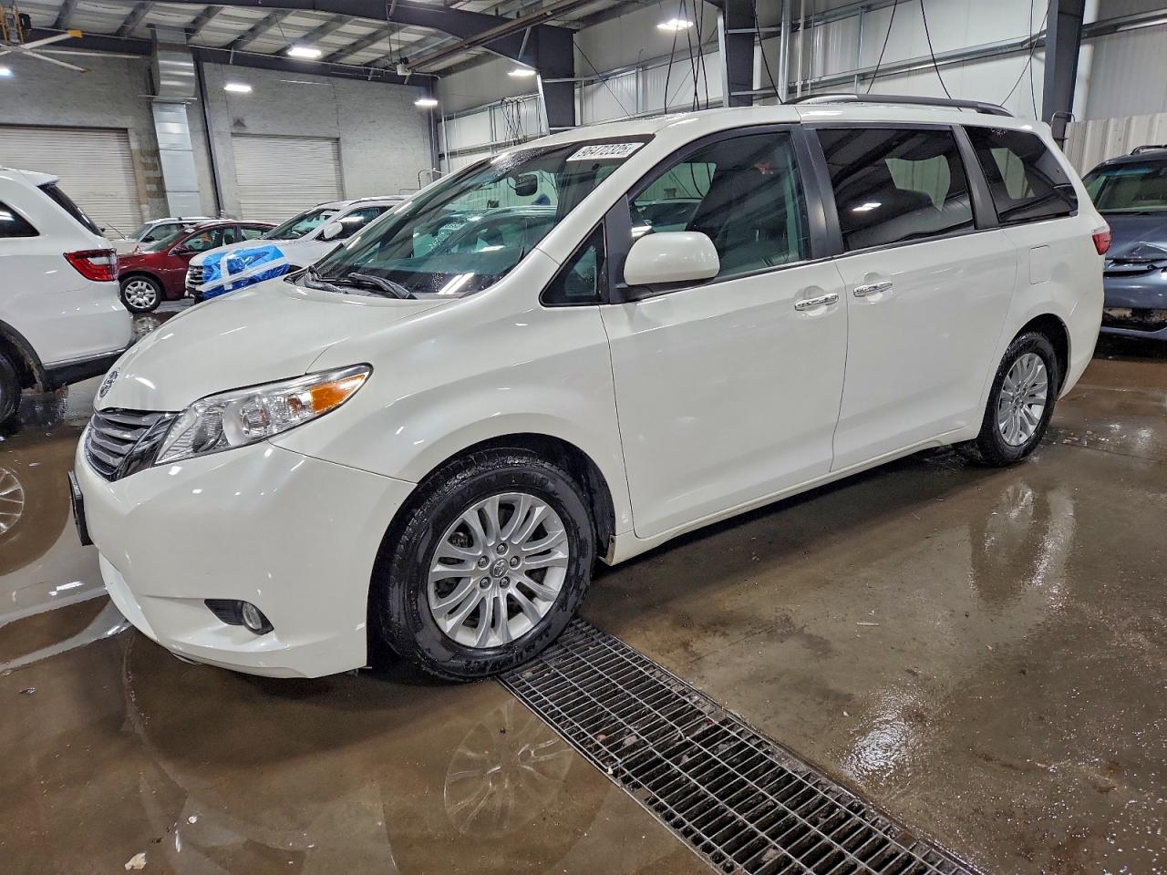 2017 TOYOTA SIENNA